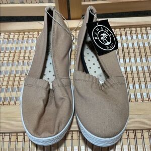 Women's Tan Slippers